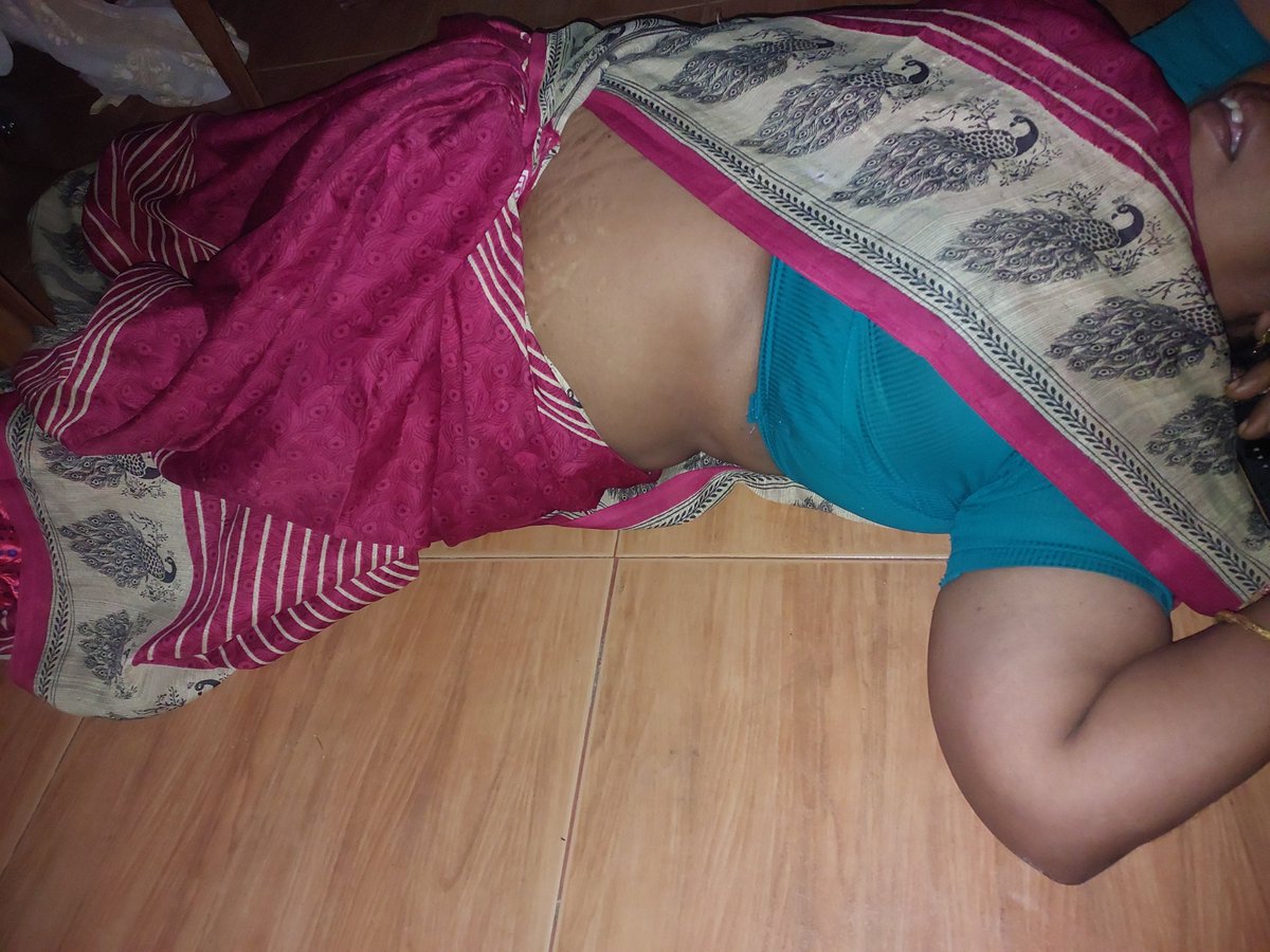 maa_she1's tweet photo. Follower oda amma soothu semmiya vachu irupa sareeya thookie soothula poola vittu okkanum uff kummunu iruka kundi oda #tamilhot #actress #incest https://t.co/243BRrjHQO