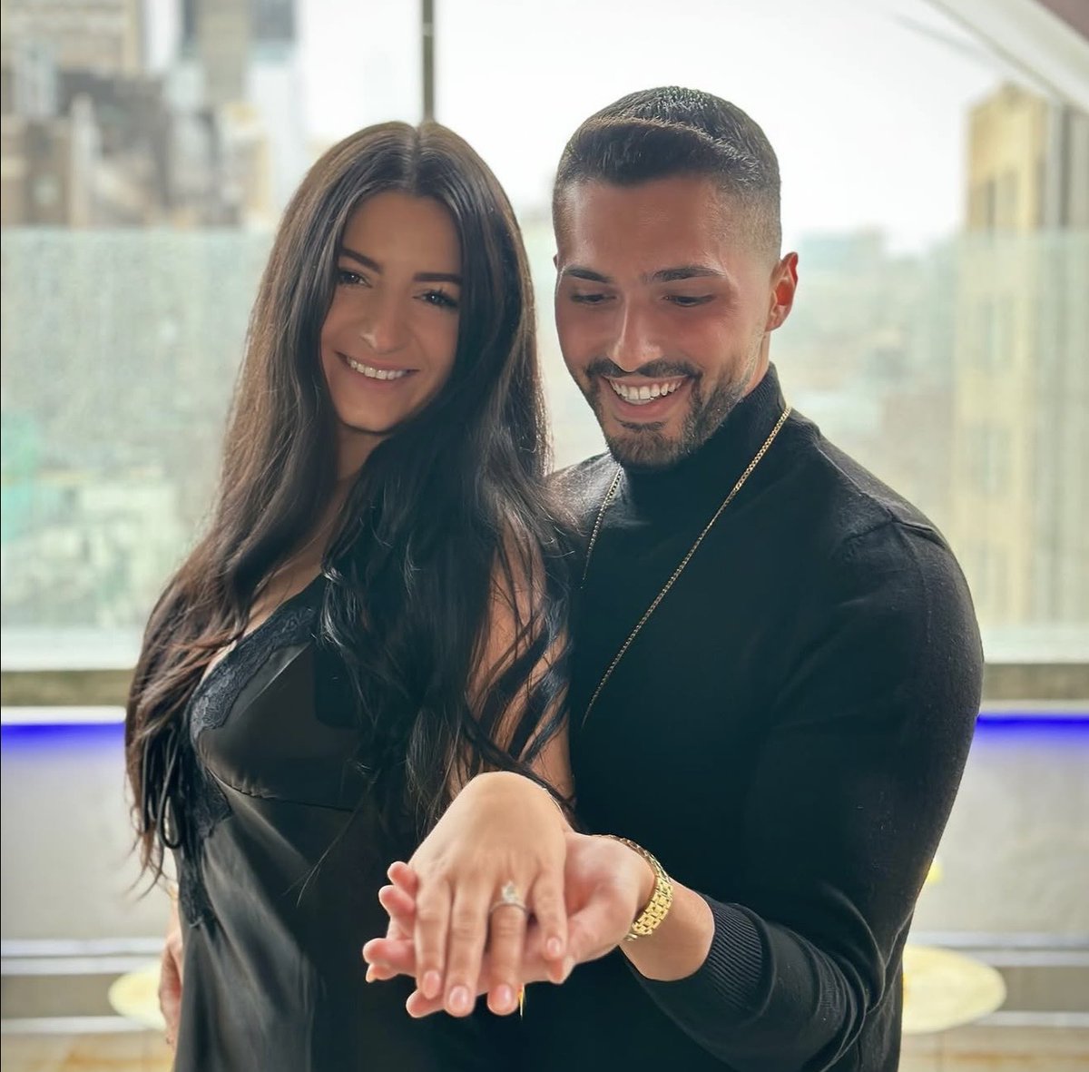 MonarchLounge's tweet photo. Came for the cocktails, left with a fiancé. 💍
📸: @__samlisa__ & @nicoleelugo
#Engagement #SheSaidYes #ProposalMoment #EngagedLife #LoveStory #FutureMrs #ProposalIdeas #EngagementRing #CoupleGoals #RomanticProposal #MonarchNYC #MonarchRooftop https://t.co/L7rqxYljmE