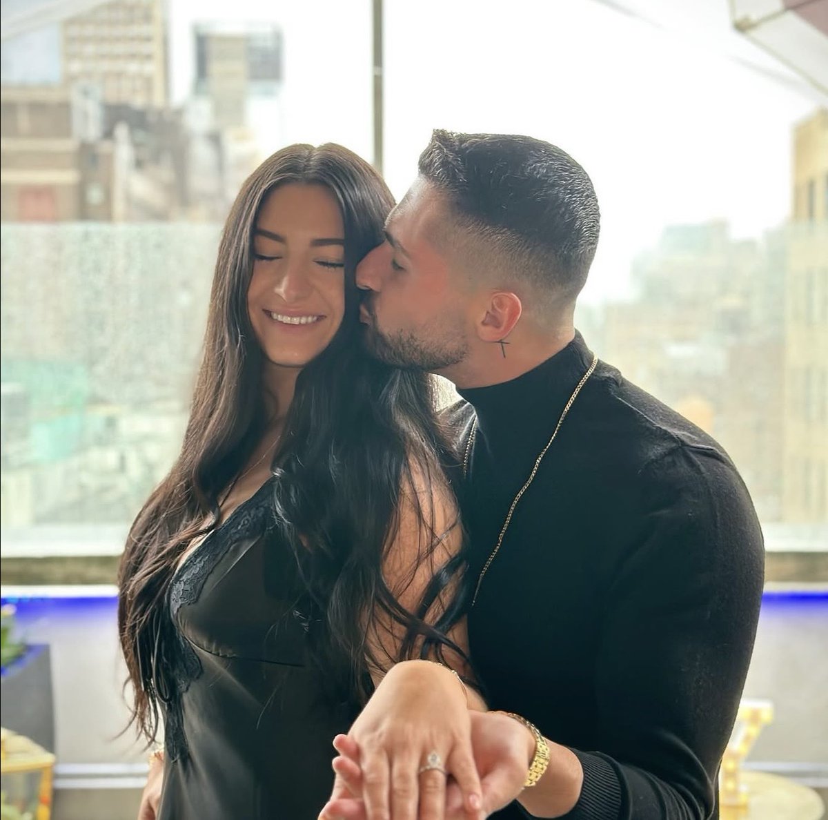 MonarchLounge's tweet photo. Came for the cocktails, left with a fiancé. 💍
📸: @__samlisa__ & @nicoleelugo
#Engagement #SheSaidYes #ProposalMoment #EngagedLife #LoveStory #FutureMrs #ProposalIdeas #EngagementRing #CoupleGoals #RomanticProposal #MonarchNYC #MonarchRooftop https://t.co/L7rqxYljmE