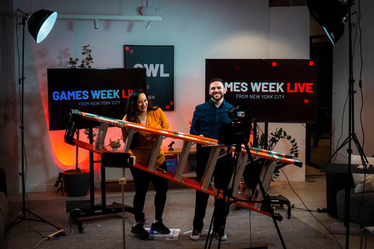 Zune_Girl's tweet photo. @vgamateurs @NYCMayor, you should join the @GamesWeekLive  show next year! https://t.co/fSWIe7a5ok https://t.co/7y61FhJ1LW