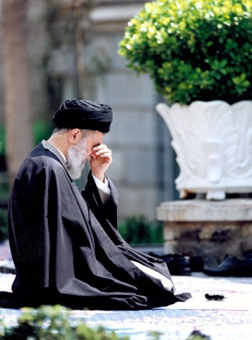 binam__1999's tweet photo. و چگونه از جان نگذرد
آن کس که میداند جان، بهای دیدار است... https://t.co/RLeJrzNN6x