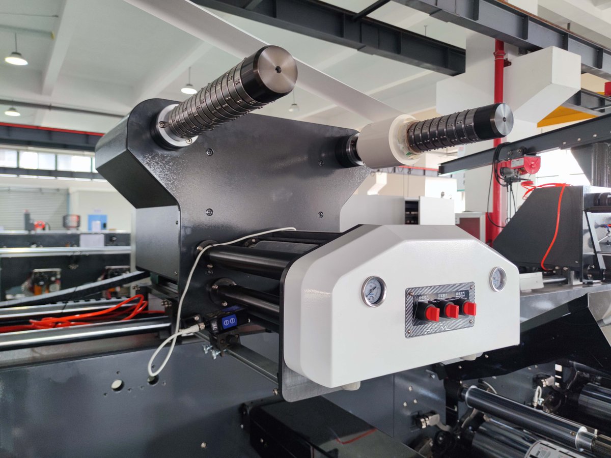 HongSheng10888's tweet photo. High-precision web handling assembly controls web tension, prevents printing defects caused by web fluctuation and ensures consistent quality in mass production. 
#FlexoMachine #WebTension #LabelPrinting #PackagingPrint #PrintEquipment https://t.co/1kLtkwGLKi
