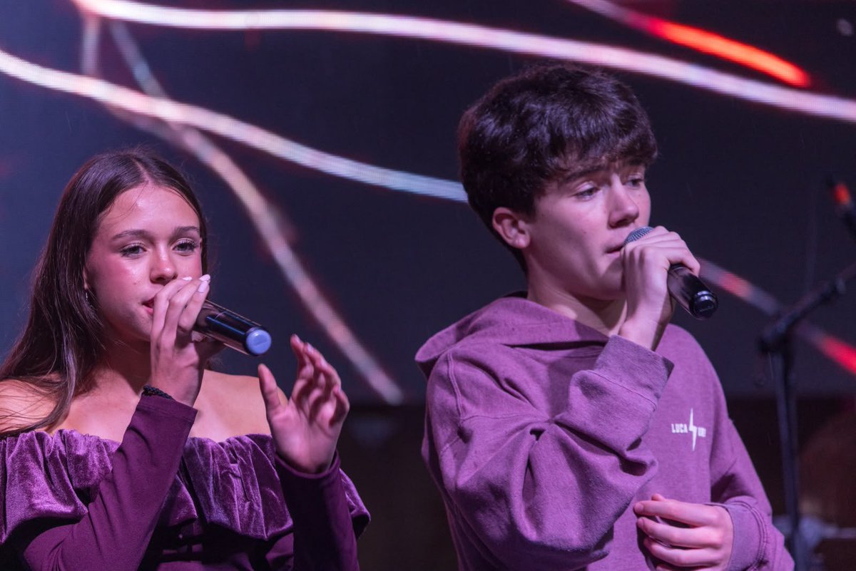 Ayto_Boadilla's tweet photo. Buena música, esta tarde de domingo, con Talents, jóvenes participantes en la Voz Kids. https://t.co/pisEELPEyg