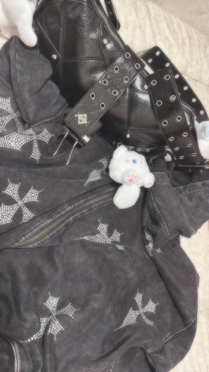 _x8_c__'s tweet photo. 3ヶ月と100日記念でパーカーとカバン貰った𛰙᭜𖫴𖫰𖫱𖫳𖫲𖫲𖫳𖫴𖫰𖫱꛰ ᭜𖫴𖫰𖫱𖫳𖫲𖫲𖫳𖫴𖫰𖫱꛰
ありがとう大切にします https://t.co/CBess7XFpp