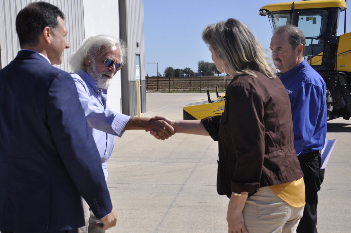 cindy4kansas's tweet photo. I loved touring the Barton County Community College and meeting with educators and staff this morning! We’ve got some amazing community colleges right here at home, and it’s exciting to see students take advantage of these affordable opportunities for higher education. https://t.co/Ted3ZYCI2G