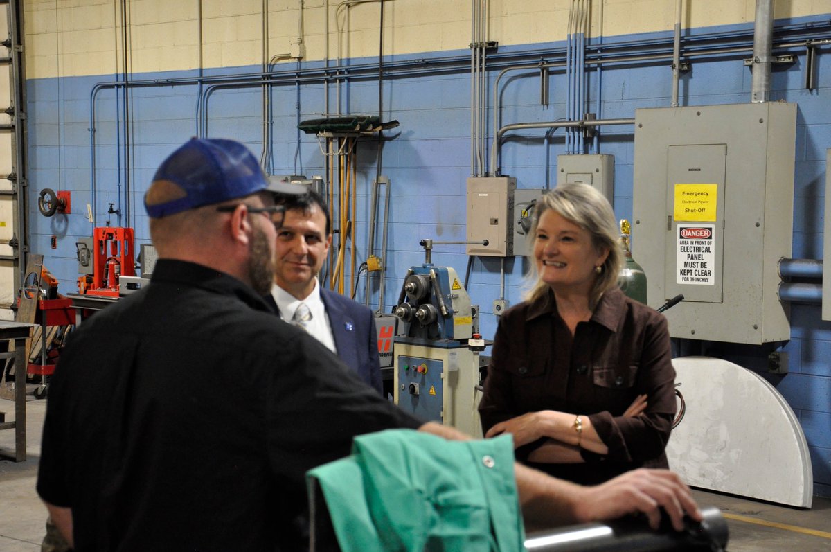 cindy4kansas's tweet photo. I loved touring the Barton County Community College and meeting with educators and staff this morning! We’ve got some amazing community colleges right here at home, and it’s exciting to see students take advantage of these affordable opportunities for higher education. https://t.co/Ted3ZYCI2G