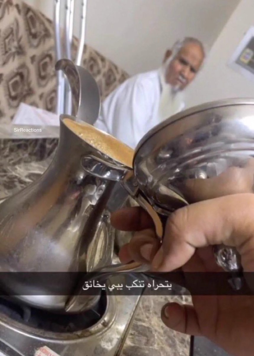 maybe_xx3's tweet photo. شيماء وهي تنتظر داني يسولف https://t.co/tBBDcjjMbR
