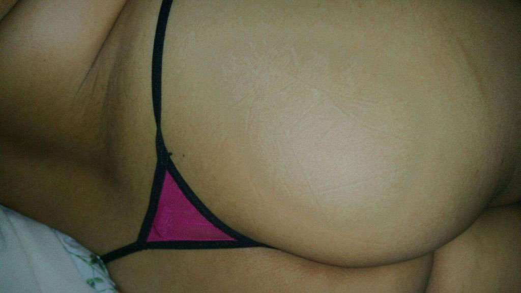 leop2qx's tweet photo. Que ricas nalgas tiene mi mamá https://t.co/q2ZSPEvYrJ