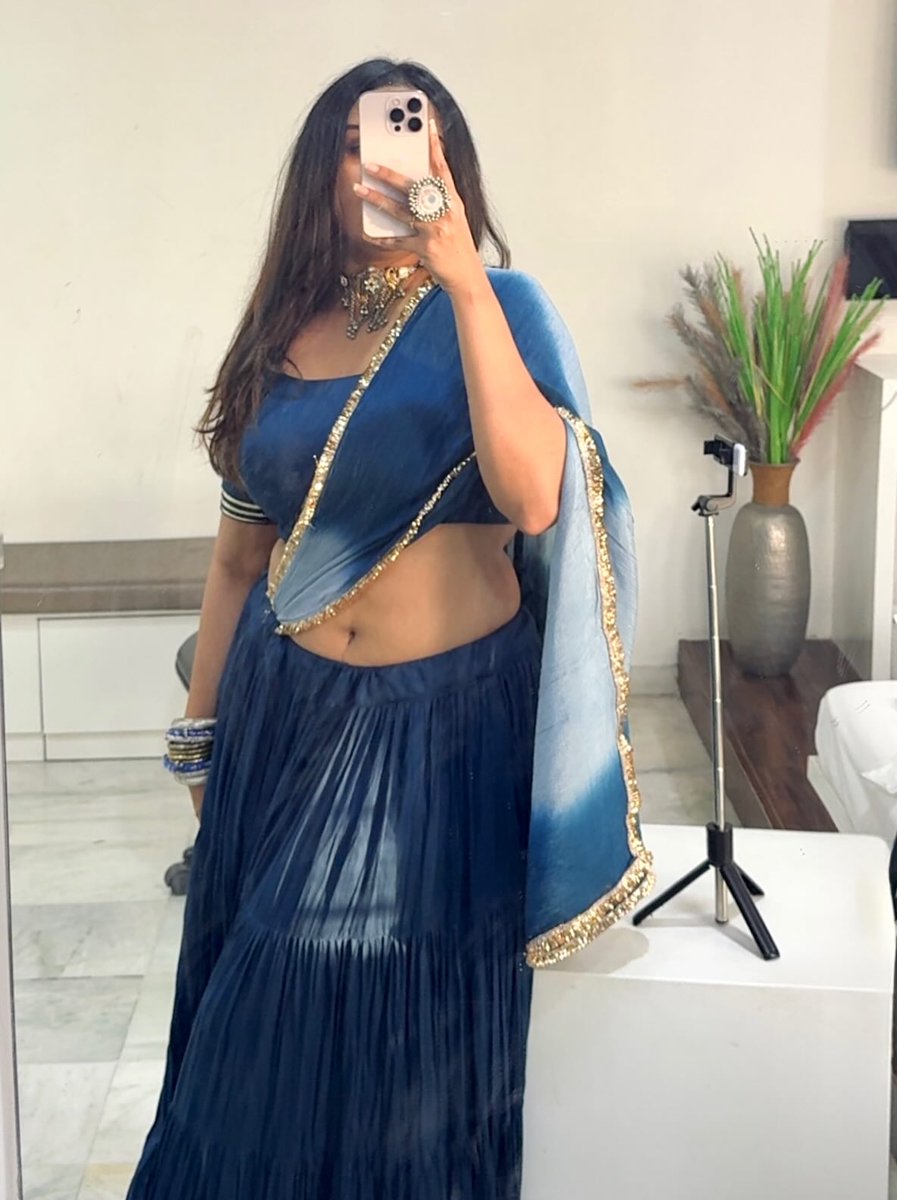 SizzlingStills's tweet photo. A clean saree drape today — a party-page look, a set still.
#SareeInspiration #GlamorousStyle #HighFashion #StudioShoot #sizzlingstills https://t.co/ia9C4TGtiT
