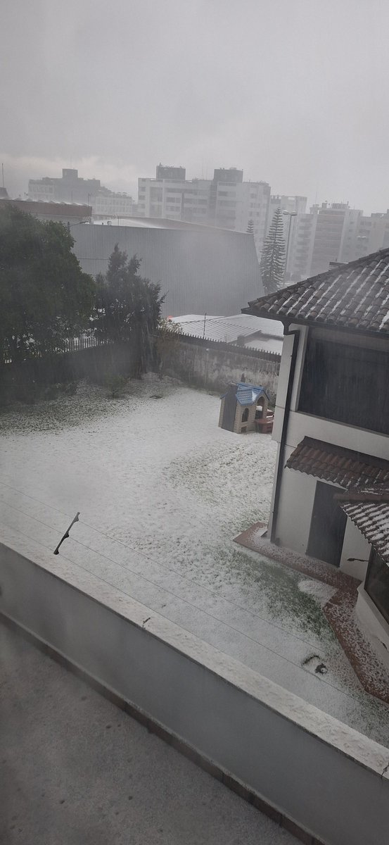 eFedefrancisca's tweet photo. El granizo en el sector de el Bosque https://t.co/enJuh7vL3P