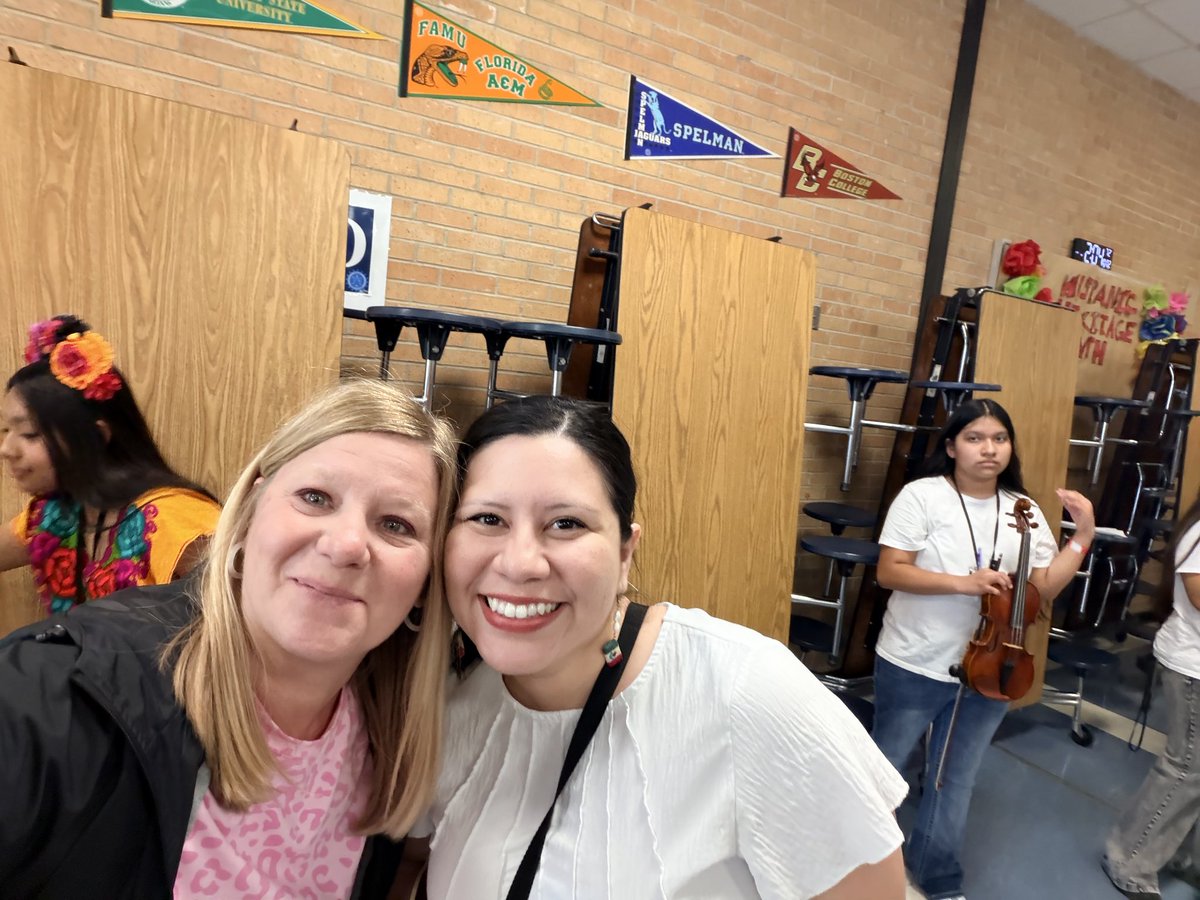 IamBranum's tweet photo. Major appreciation to the @Apollo_JH PTA and BLC staff who helped make their Hispanic Heritage Month celebration such a huge success! @RichardsonISD This is the stuff of dreams! #risddreamon 💚 https://t.co/ECpkvurDIH