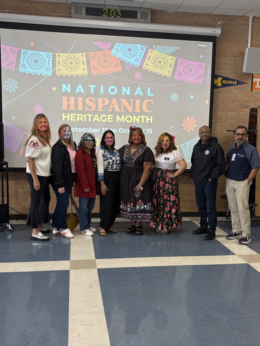 IamBranum's tweet photo. Major appreciation to the @Apollo_JH PTA and BLC staff who helped make their Hispanic Heritage Month celebration such a huge success! @RichardsonISD This is the stuff of dreams! #risddreamon 💚 https://t.co/ECpkvurDIH