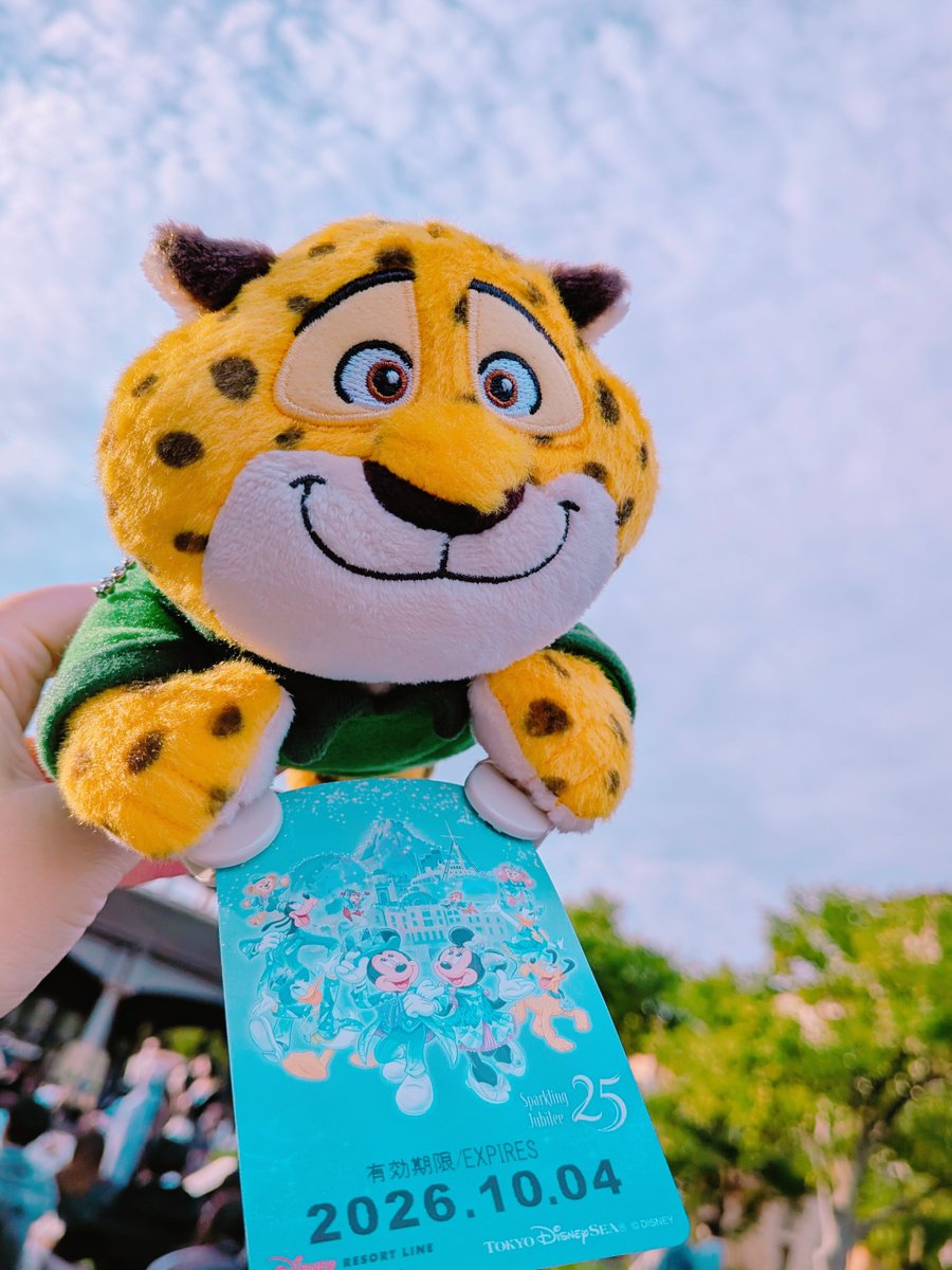 2kanian's tweet photo. ディズニー行ってきた☺☺☺ https://t.co/ITyE9TnKS0