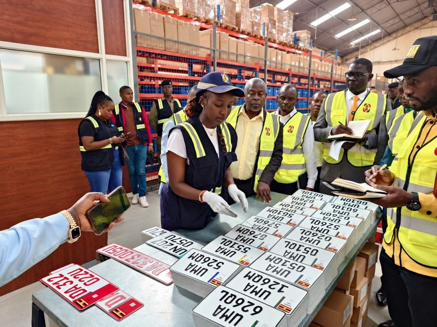PulseTrendsUg's tweet photo. .Parliament Verifies Digital Number Plate Tracking Works, Identifies Areas for Improvement. “We established that cars &amp; motorbikes can be tracked. The issue of digital number plates is clearly important. We need to improve the system.” Mpaka 

https://t.co/667OHu0dEG https://t.co/efxRXngSaU