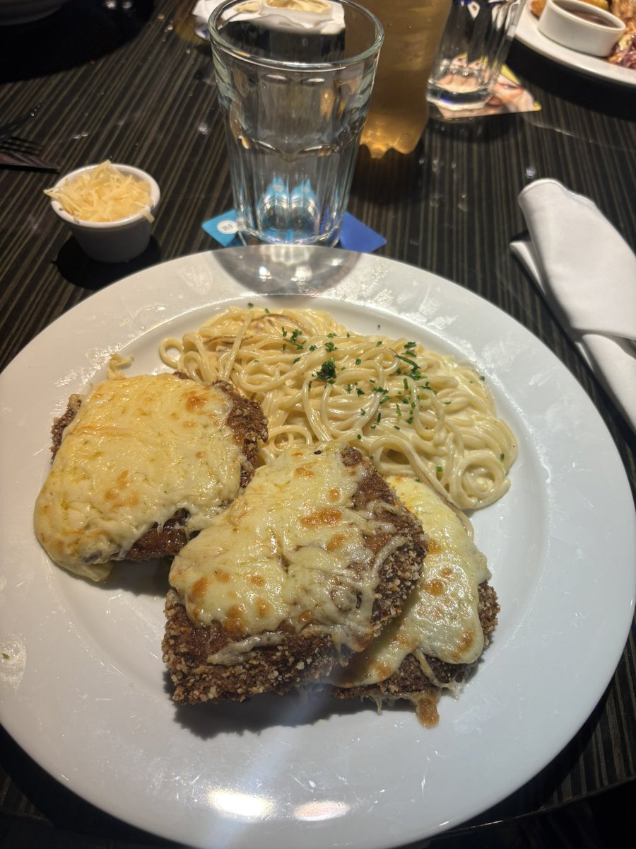 badaalee___'s tweet photo. @zlkixmm La milanesa con fideos es lo mejor del mundo. https://t.co/hXfGsiCnS4