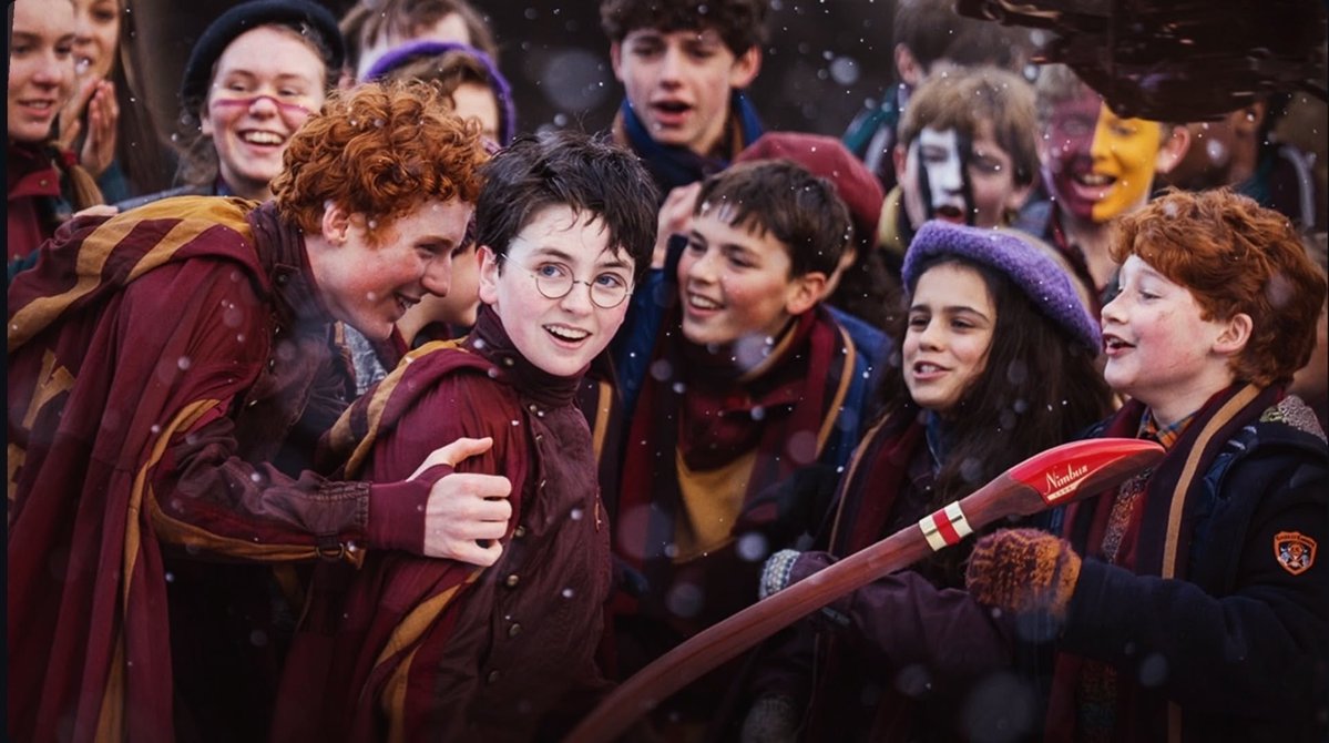 sorcererbyler's tweet photo. ¡Hoy se termina de transmitir ‘Lanterns’!

Lo que significa que posiblemente a partir de esta semana, HBO nos tenga nuevas noticias de la serie de Harry Potter 🫶🏻 https://t.co/TODDwihR6A