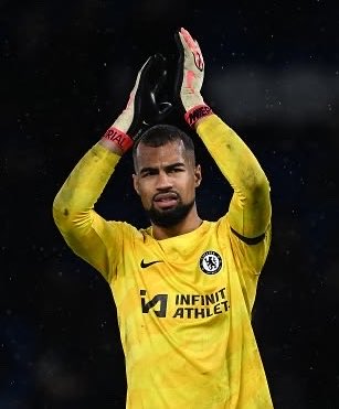 UclKingKai's tweet photo. 🚨💣 Robert Sanchez on Olise and Yamal comparision: 😳❌

“ Yamal has more interviews than he has G/A in his career, he is still young and should stop being cocky and arrogant.”

Sanchez : “Yamal is NEVER going to get in the same conversation with Michael Olise .”

“In Spain, they consider Lamine Yamal the best player in the world, and in England also Italy, Germany, France nobody talks about him,” Sanchez said.

“He literally just depend on Barcelona PR  and Fabrizio Romano nothing so special about him, I  have played with the kid, remember  I am from  Spain too.”