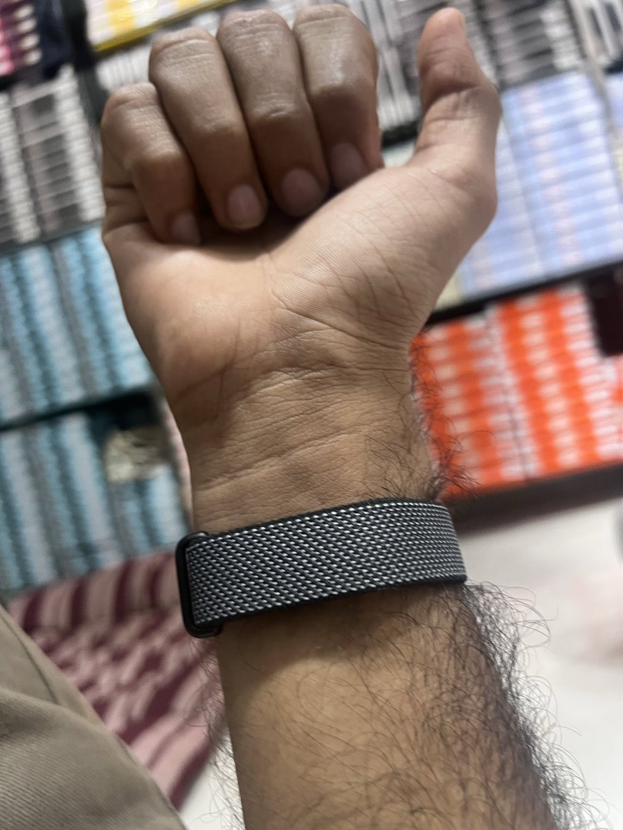 MukeshSPurohit3's tweet photo. Got my #googlefitbitair today morning from @JioMart for around 12000 
Super comfortable light weight still data is celebrating but according to me it count steps more and hand movement during some work also counts in steps also it recorded my nap which https://t.co/zU0n7qiErK