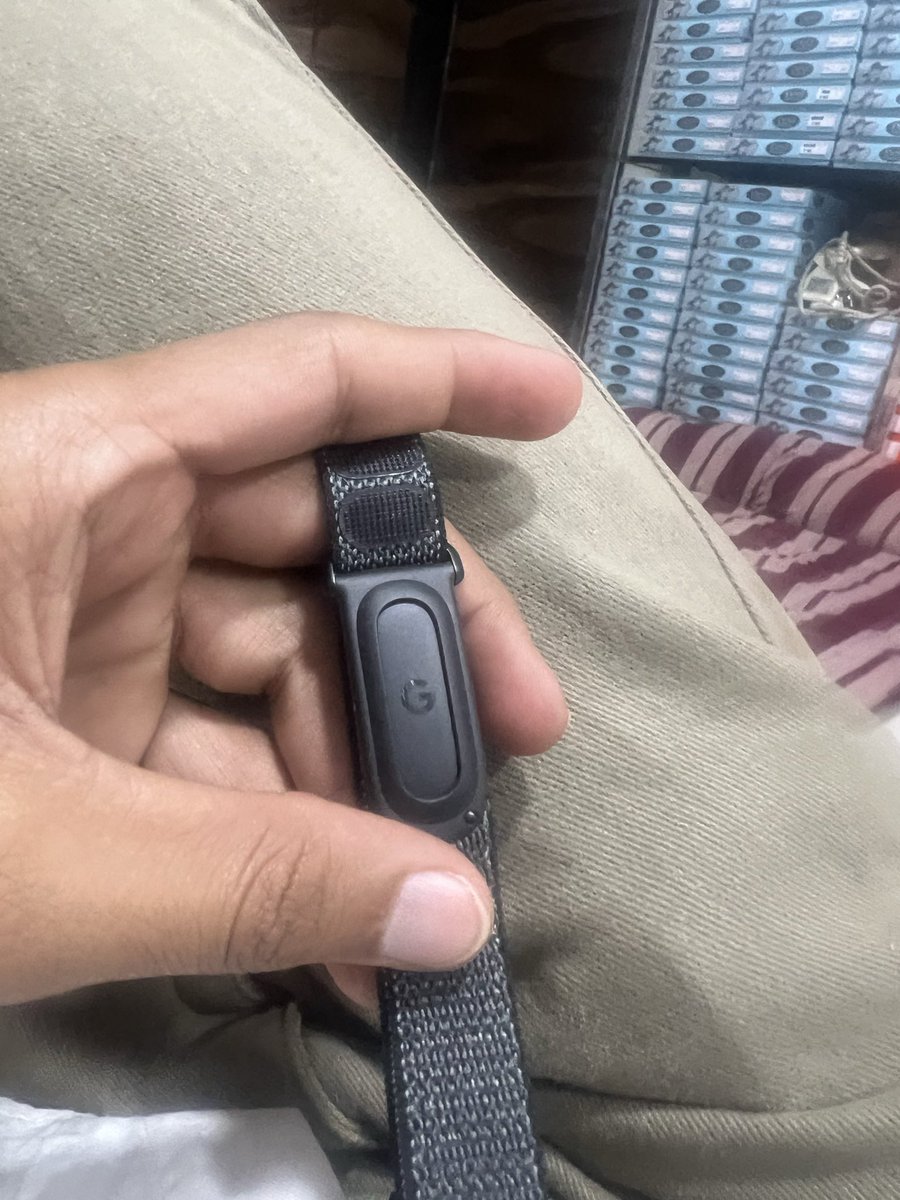MukeshSPurohit3's tweet photo. Got my #googlefitbitair today morning from @JioMart for around 12000 
Super comfortable light weight still data is celebrating but according to me it count steps more and hand movement during some work also counts in steps also it recorded my nap which https://t.co/zU0n7qiErK