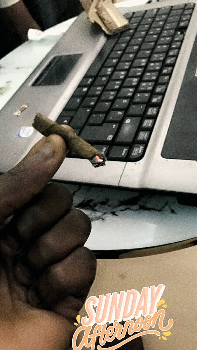Kestmane00's tweet photo. Smoking zaza o na im make I forget your matter 💨 https://t.co/AtssjjItej