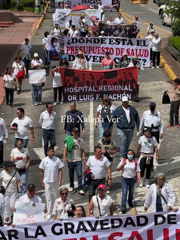 MaTere_Mendoza's tweet photo. Así marchan en Xalapa hoy, porque los de arriba dicen que ya se surtieron medicamentos e insumos y la realidad es que no, todo sigue igual.
El hartazgo ya es evidente, por todos lados. https://t.co/D5bKeY4DXi
