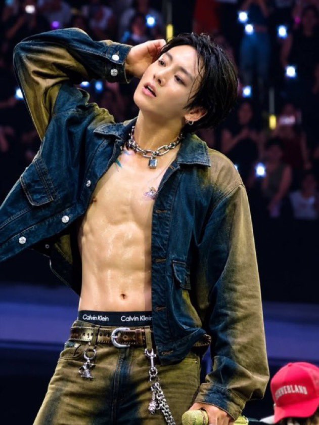 JEONKH_'s tweet photo. So hot I'm about to explode https://t.co/vw17o0ORE5