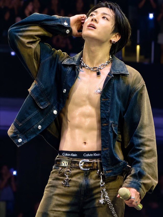 JEONKH_'s tweet photo. So hot I'm about to explode https://t.co/vw17o0ORE5
