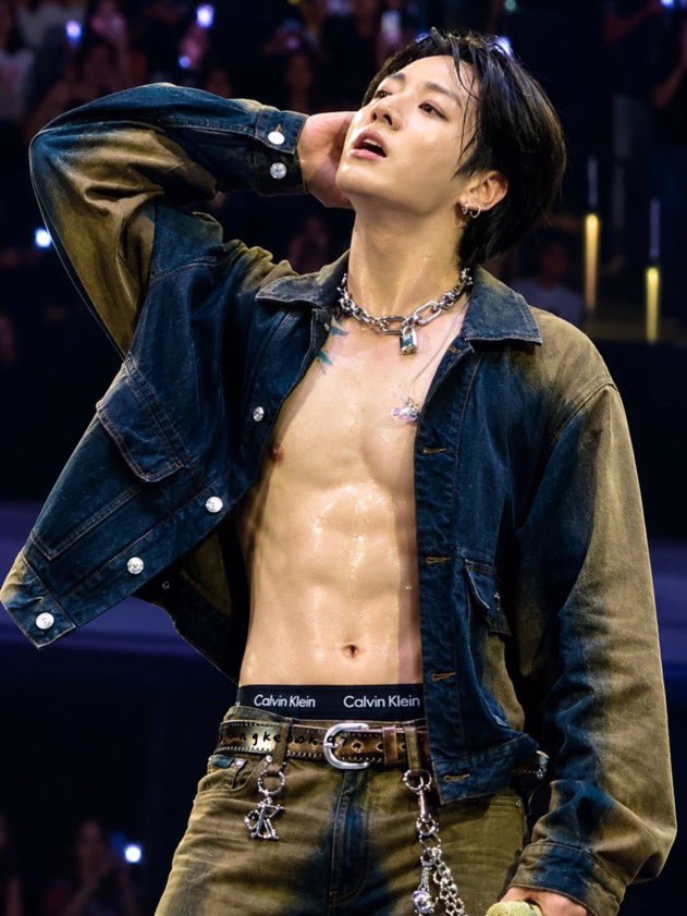 JEONKH_'s tweet photo. So hot I'm about to explode https://t.co/vw17o0ORE5