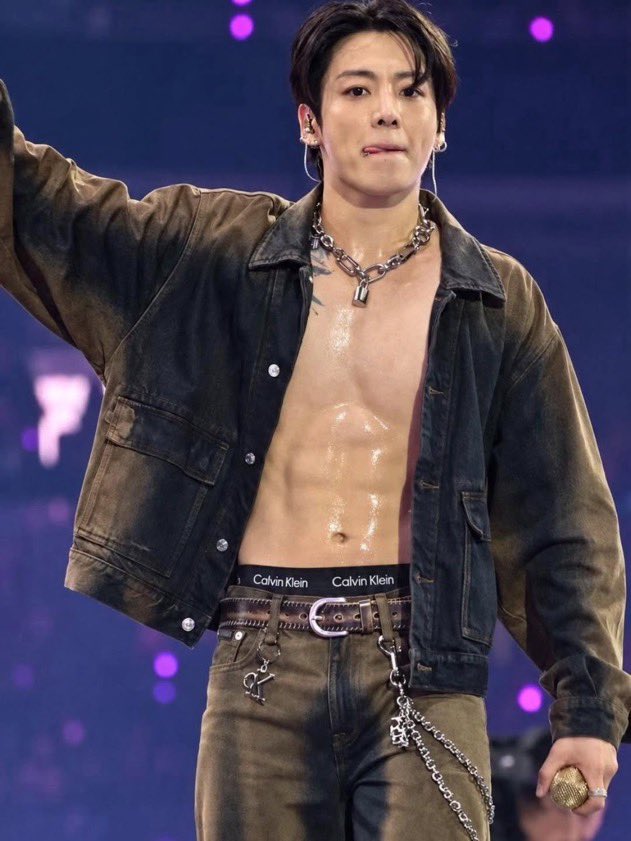 JEONKH_'s tweet photo. So hot I'm about to explode https://t.co/vw17o0ORE5