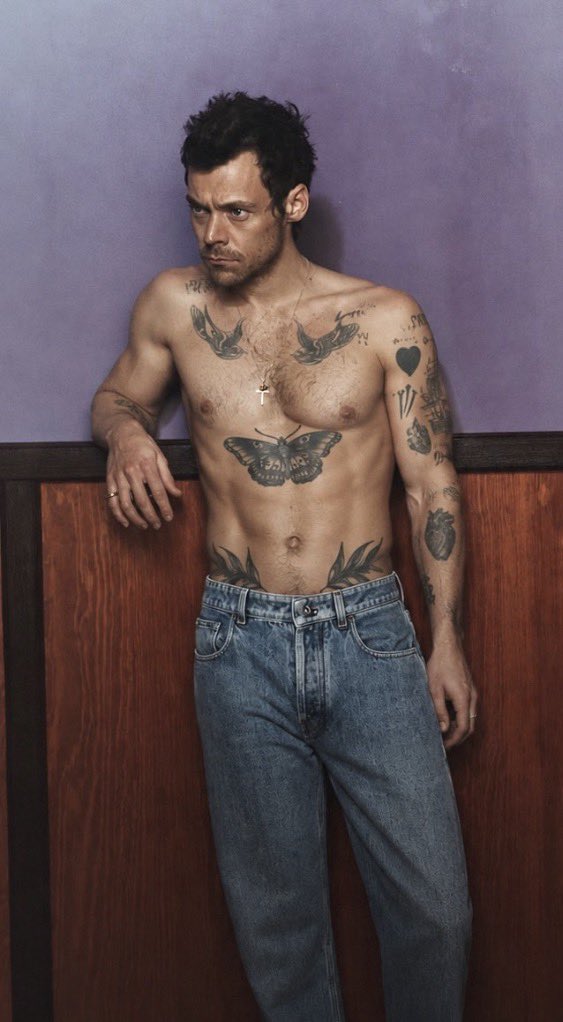 MysticCatcher12's tweet photo. The only acceptable reason to hate Louis Tomlinson is because he gets this view all the time, whenever he wants 😭🙃 https://t.co/2jbT3Zur5B