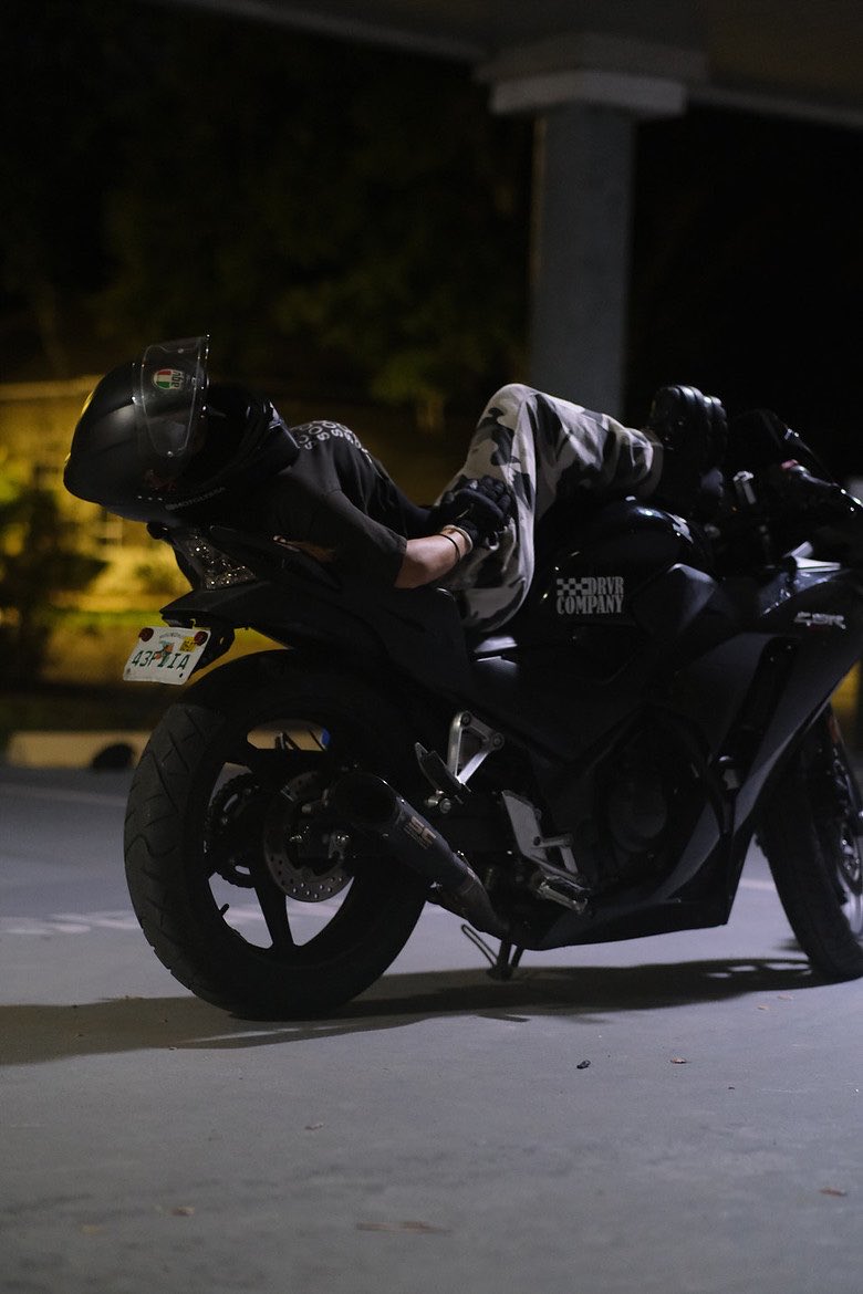 bendymoto's tweet photo. who wants to be my backpack :) https://t.co/JMOOuQyMIZ
