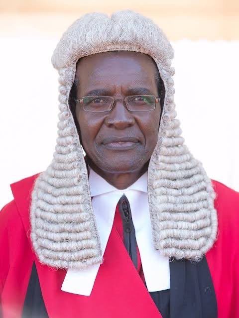 Kibet_bull's tweet photo. Kimuzi won’t tell you that Eurobond scam happened when Maraga was the Chief Justice.

He had a chance to jail Ruto and Uhuru this time. What will make him jail them come 2027? 
Push your candidate without involving Sifuna. https://t.co/2FPcJre2Gu