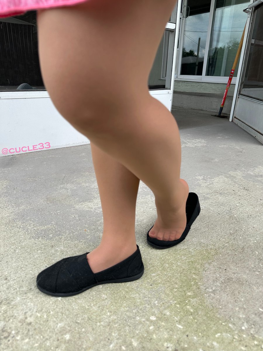 cucle33's tweet photo. Hello my loves. I slipped one foot out of my flat so you could see my toes through these sheer suntan pantyhose. If I were your with you, tell me if you would take the other shoe off too.

https://t.co/Sy02Xb19oU

#SuntanPantyhose #pantymedias #collants #HosieryEnthusiast #PantyhoseEnthusiast