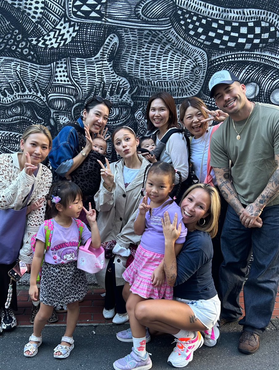 TeamArianaBE tweet picture