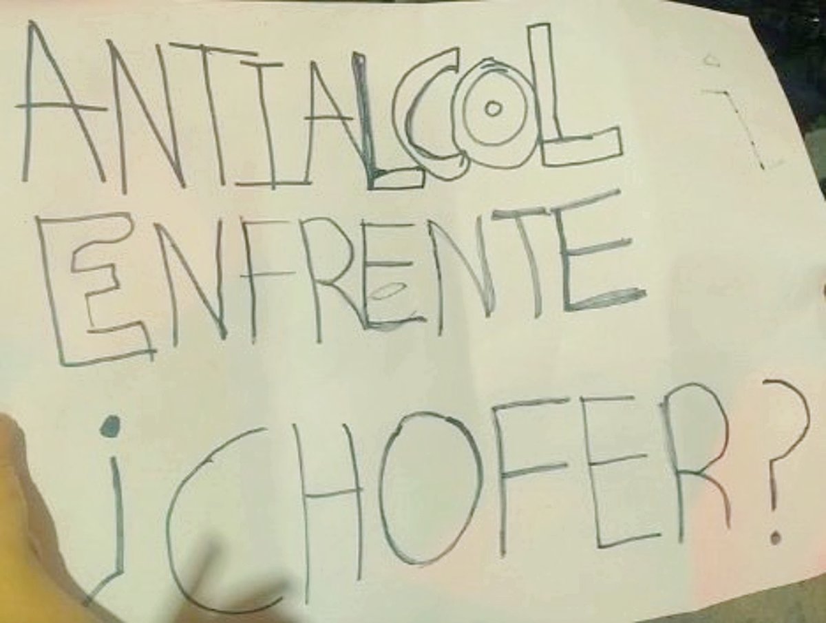 mikepelotero82's tweet photo. En San Nicolás detectaron a los llamados “salva ebrios”, conductores que cobran entre $500 y $1,000 por tomar el volante de personas alcoholizadas, pasar los filtros antialcohol y devolverles el auto después.
El Municipio advirtió de arrestos y multas.
📰https://t.co/gVdvuQn68X https://t.co/QRRQR1hapZ
