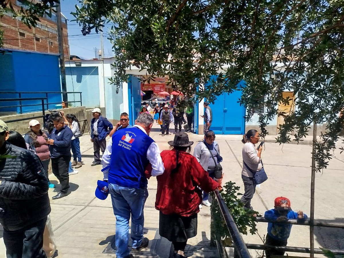 Defensoria_Peru's tweet photo. #ERM2026 📣 | 🚨 𝗔𝗣𝗢𝗬𝗔𝗠𝗢𝗦 𝗔 𝗔𝗗𝗨𝗟𝗧𝗢𝗦 𝗠𝗔𝗬𝗢𝗥𝗘𝗦 𝗬 𝗣𝗘𝗥𝗦𝗢𝗡𝗔𝗦 𝗩𝗨𝗟𝗡𝗘𝗥𝗔𝗕𝗟𝗘𝗦 𝗔 𝗩𝗢𝗧𝗔𝗥 

La Defensoría del Pueblo junto a sus voluntarios en promoción de derechos acompañaron a ciudadanos en situación de vulnerabilidad para que ejerzan su derecho al voto. En Huaraz, Chepén, San Antonio del Estrecho y Puerto Inca, apoyamos a adultos mayores a desplazarse en los locales de votación, ingresar a los módulos temporales y ubicar su número de mesa en el aplicativo.

#DefensoríaDelPueblo
#TeDefiende