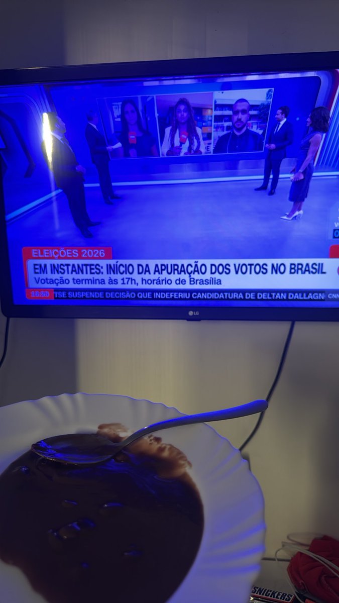 maymayf008's tweet photo. Odeio políticos, amo eleições, ja fiz meu brigadeiro pra ver as notas da escola de samba unidos da eleição 🥳 https://t.co/Ul5AMiEReB