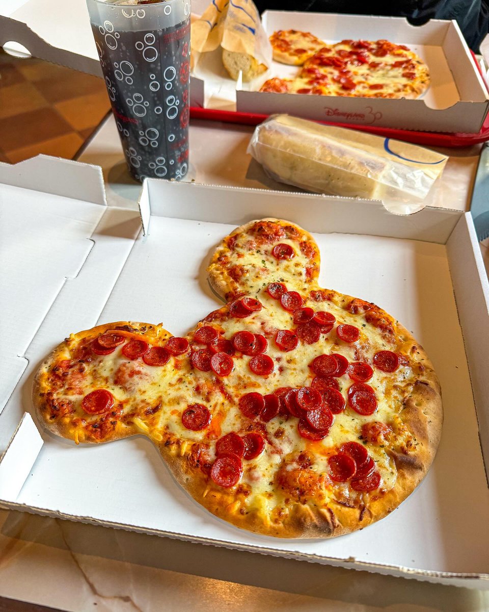 MagicBreaks's tweet photo. Mickey pizza > normal pizza 😍🍕

Who else LOVES Disneyland® Paris snacks?! 👀

Let us know your FAVE below! 👇

📸 Credit: @itschloeharper

#MyMagicBreak #DisneylandParis #DisneySnacks #DisneyFood #HolidayVibes #ThemeParkFood #Foodie #TravelGram https://t.co/H1mj6HGYPh