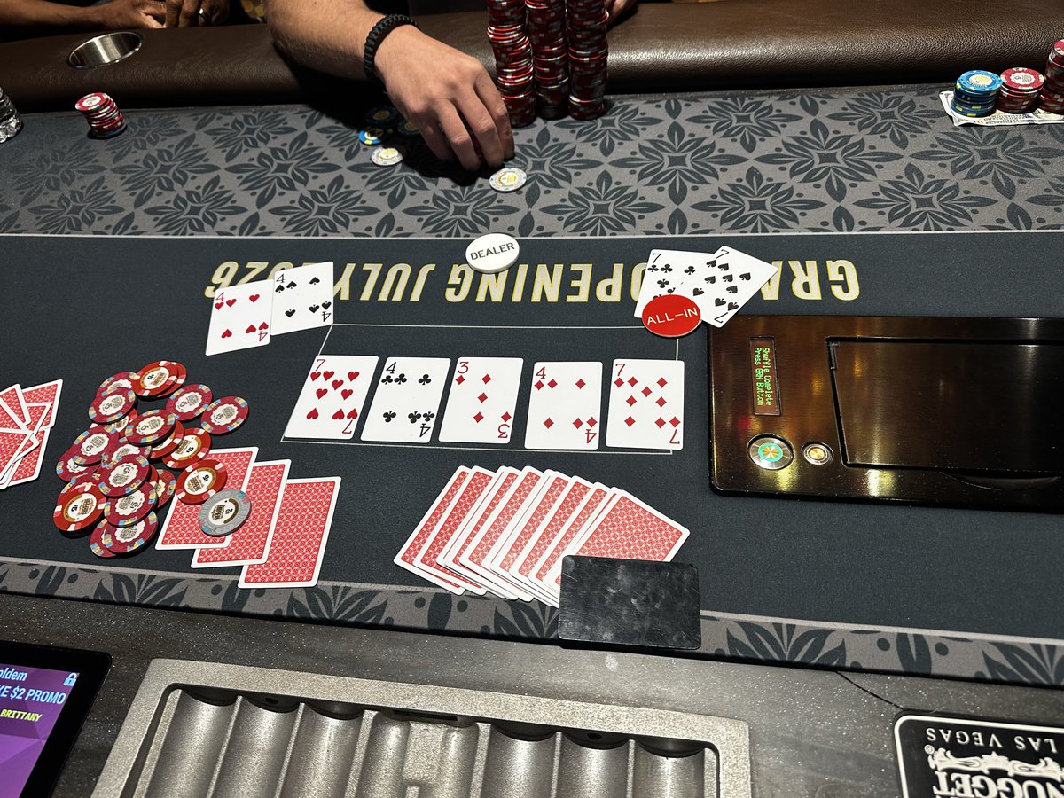 GNLVpoker's tweet photo. The $5000 Single Table Bad Beat Jackpot just hit!
Congrats to the players at Table 4
#CashGames #FreeParking https://t.co/h66KvzYjan