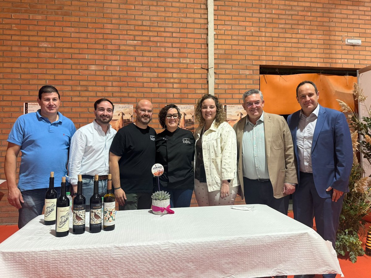 JoseMartinBuroM's tweet photo. Recorrimos FERAGA en San Clemente junto a Santiago Lucas y la corporación local para poner en valor el esfuerzo y la tradición de nuestra ganadería. 

🐑 Para el PP de Cuenca, el sector primario y el mundo rural son y serán siempre una prioridad fundamental. https://t.co/bIx4UnU8et