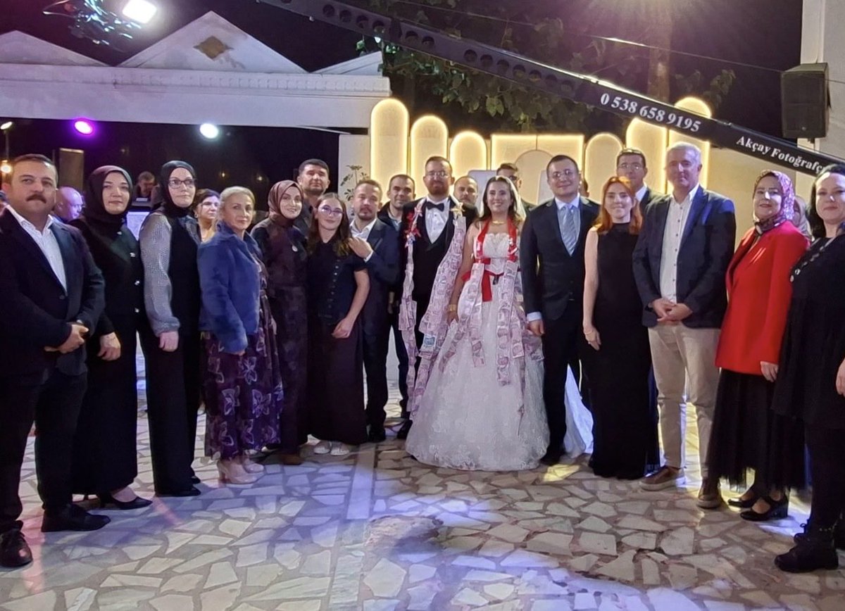 mehsidra's tweet photo. Çok değerli kardeşim Fatih Dural’ın düğün cemiyetine,MHP Muğla il başkanı Emrah Oltulu ve yönetimi,AK Parti Menteşe ilçe başkanı Mustafa Algan ve yönetimi ile birlikte katılım sağladık.tebrikler👏
@Akparti @akpartimugla48 @drmustafaesgin @avosmanzabun @CengzhanGungor @emraholtulu https://t.co/Si6q9JTUAt