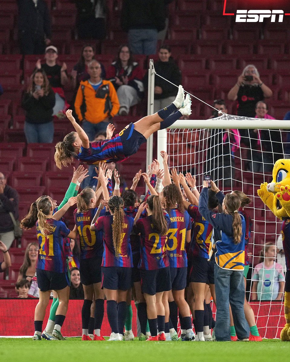 ESPNmx's tweet photo. ¡LA MAYOR GOLEADA EN LA HISTORIA! 😱

Barcelona volvió a superar al Real Madrid, ahora con una goleada de 7-0.

El marcador histórico va así: 
Barcelona 99 - 12 Real Madrid https://t.co/RR2nyFy8dY