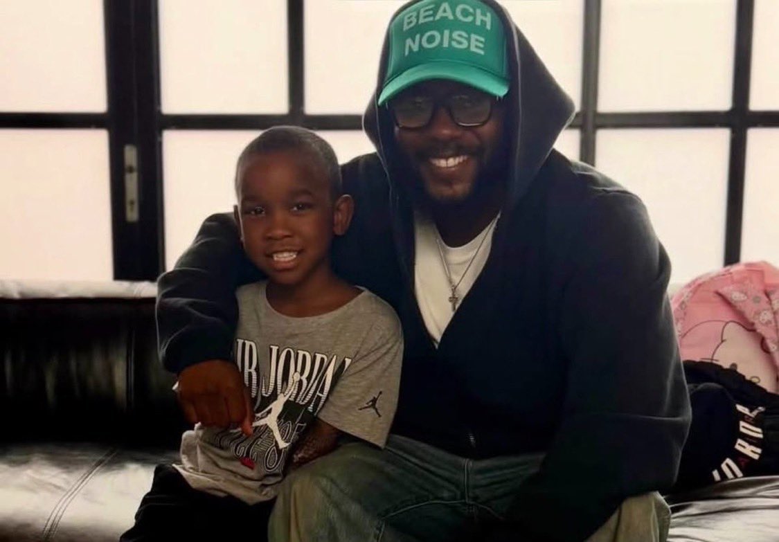 nfr_podcast's tweet photo. Kendrick Lamar with the young fan he promised to meet 🙏

After learning that 7-year-old Romell Frazier Jr. lost both arms in a dog attack, Kendrick threw him a personal birthday party. https://t.co/RELAxfcExM