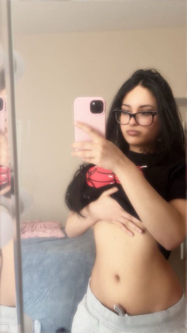 GoddessCleo44's tweet photo. whos gonna be my good little atm and go max out my PayPal https://t.co/BKAgk8A9FY