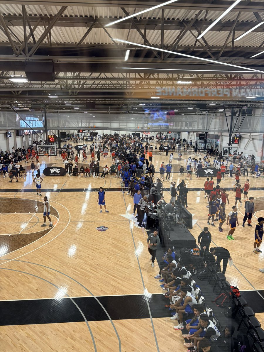 Uprise_Hoops's tweet photo. Southwest Shootout in the books!! 📚
BIG THANKS to all 63 JUCO Teams who participated! 

Phenomenal work @courtvisionmbb & @CoachBurton13 leading the way putting together on a 1️⃣st class event‼️

Special thanks to @YFAC_Sports, all the #Uprise staff, support staff, & everyone who played a part in making this event possible.

Best of success to everyone this season!

Until next time… 📆⌚️🏀