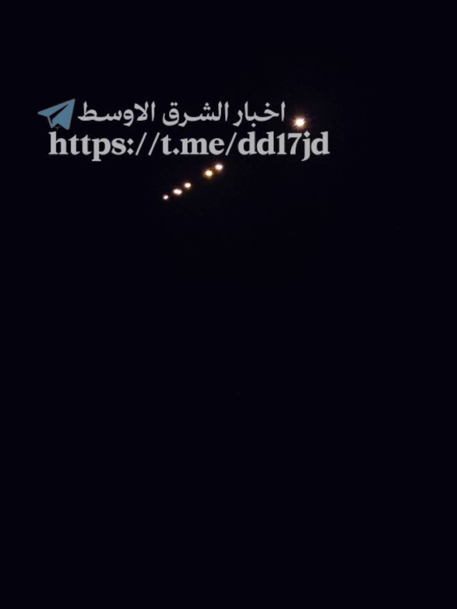 dd17jd's tweet photo. تحليق كثيف للطيران الحربي السعودي فوق محافظة تعز وإلقاء بلاوين حرارية بعد إطلاق عدة صواريخ دفاع جوي https://t.co/5Jb8qTjdvQ
