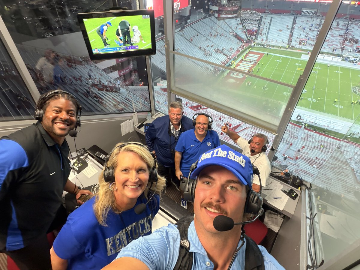 LBStenberg's tweet photo. What a win! Proud to be apart of this awesome team @UKSportsNetwork 😼 https://t.co/StYjRZ7gP8