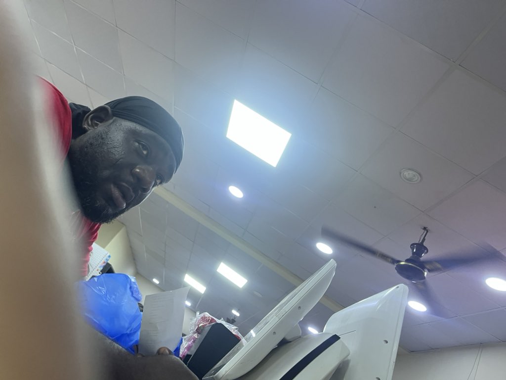 fw_lilyyy's tweet photo. i stepped out to get a drink at the mall close to the house & this heavy id!ot sexually harassed me, God💔.. i was standing at the counter & this f00l came behind me & started rubbing his body on me.. his d!ck area was literally on my butts.. i looked back only to see this f00l at my back, atp i started struggling cause he used his whole body to press me to the counter… i had to manage to push him off & leave the spot… i’m so pained, everyone was telling me to calm down & nobody cautioned him😭💔