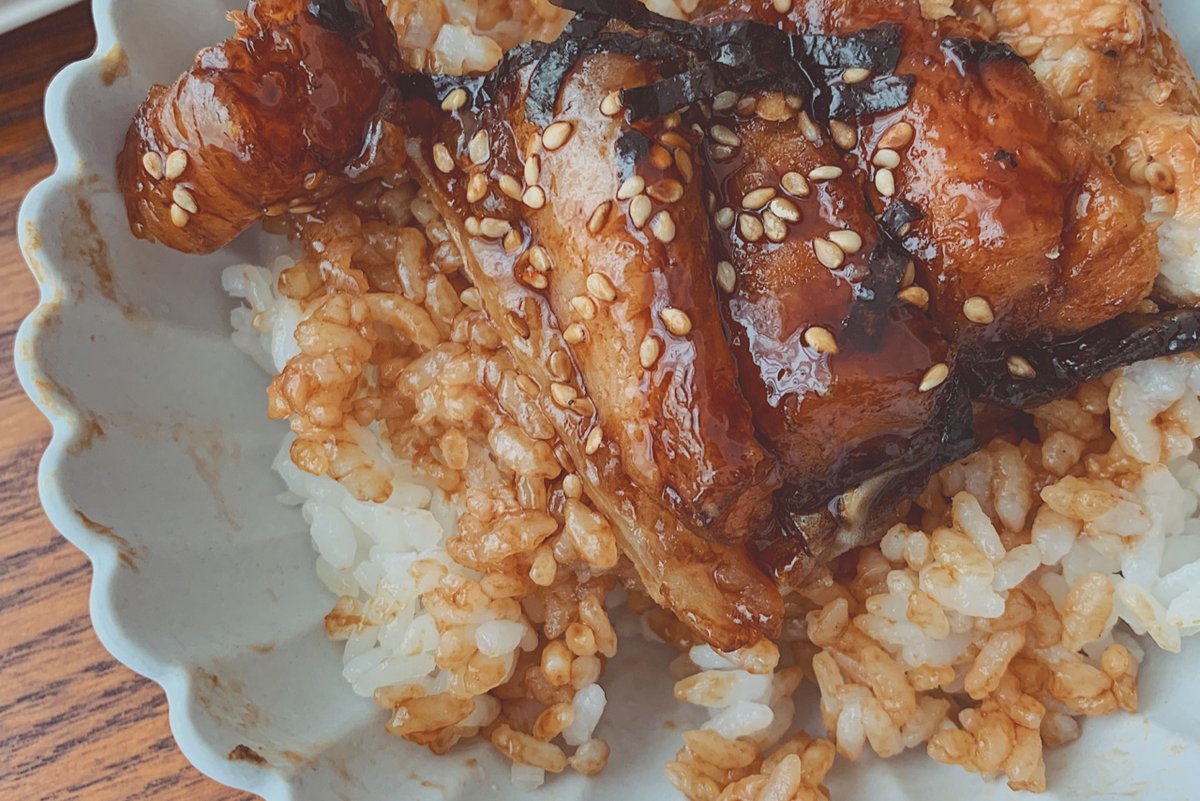 SadieSwanh4mv's tweet photo. Esta comida está tan deliciosa! El plato relleno tiene un sabor auténtico que me encanta.， https://t.co/QJBbGOA7fZ