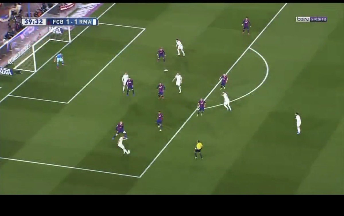 djaresma's tweet photo. @DjeySongz Il est hors jeu? Tu le vois à la ligne que le pied du barcelonais il est derrière lui … Suarez sur varane aussi du coup ya Hors jeu ? 😂😂😂😂 https://t.co/pGcJp5uJXq